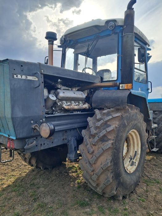 Продам трактор хтз
