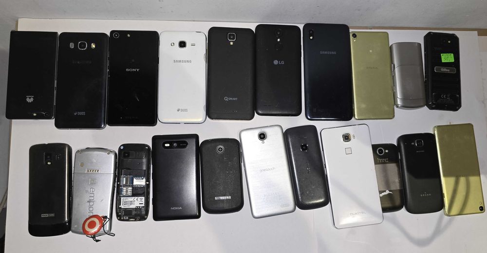 zestaw 21 sztuk uszkodzonych telefonów