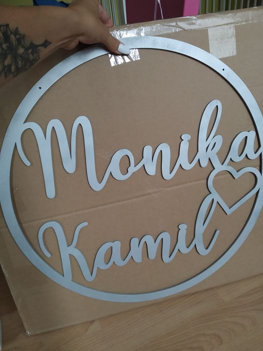 Koło z imionami Monika Kamil na ściankę za parę młodą srebrne