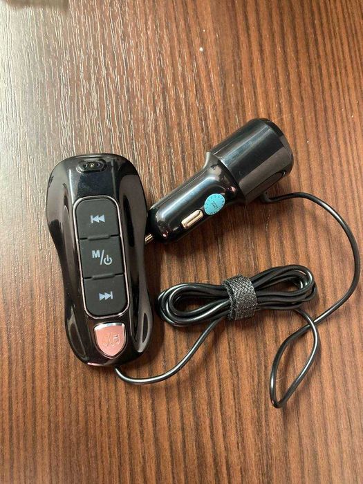 Автомобільний адаптер трансмітер та зарядний пристрій з Bluetooth та FM-радіо