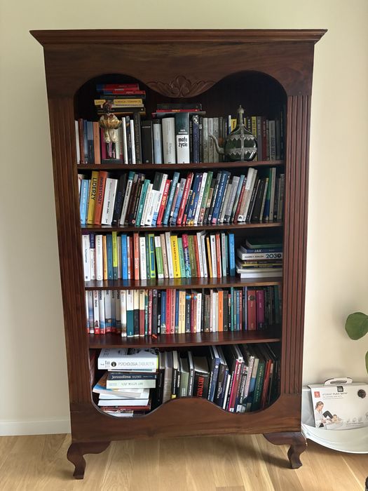 Biblioteka regał z drzewa egzotycznego.