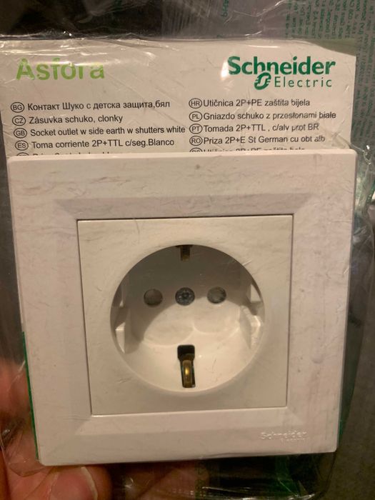 Schneider White Wall Sockets431979328397660162