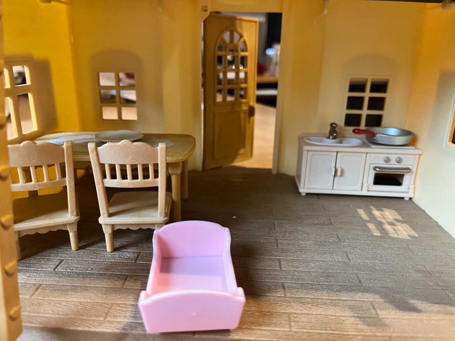 Sylvanian Families duży zestaw. Domek autobus figurki