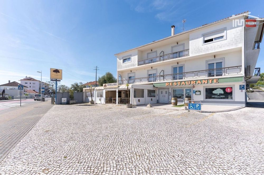 Prédio para habitação e serviços na Av. dos Pastorinhos, Fátima