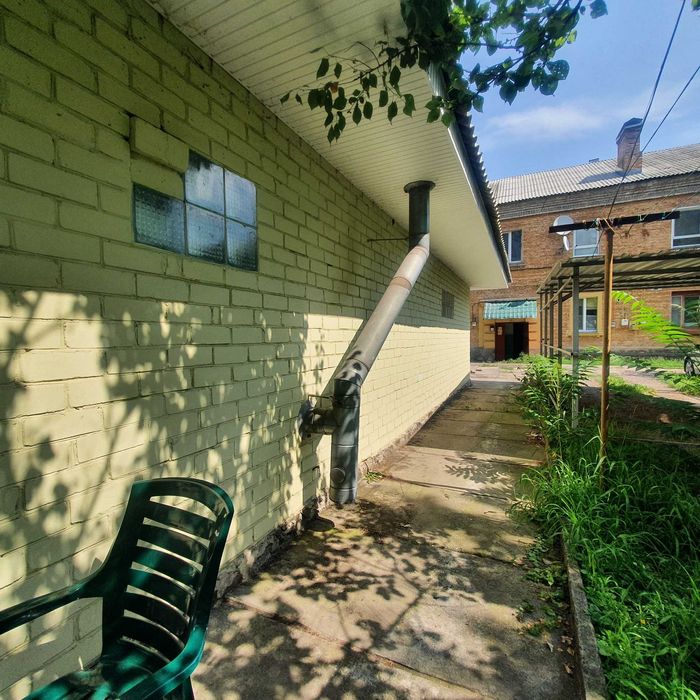 Компактний будинок-гараж в р-ні площі 700-річчя (C)