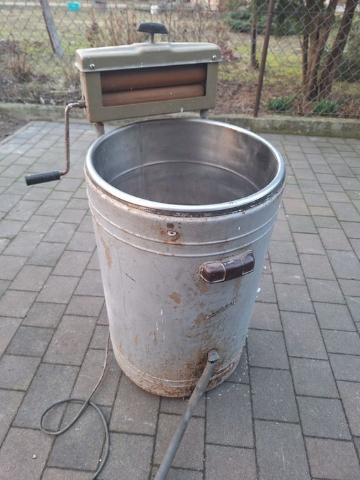 Stara pralka typu Frania, Wołga
