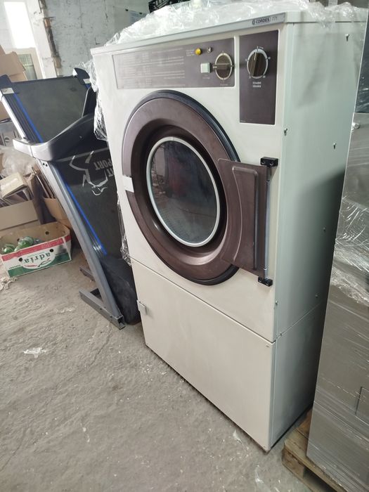 Професійна сушка для білизни Cordes-Miele.