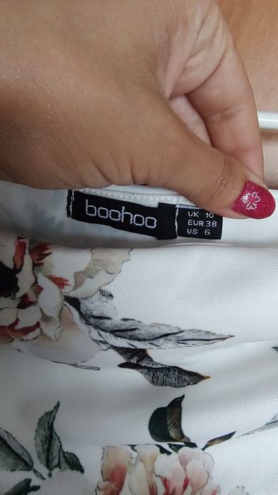 Sukienka midi w kwiaty Boohoo M