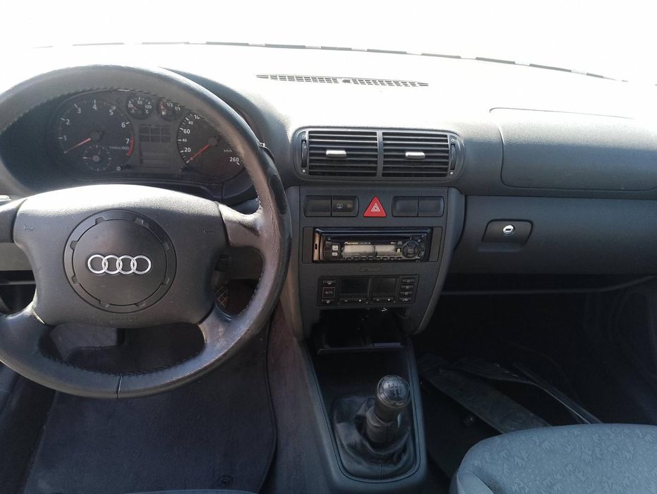 farol direito audi A3 8L