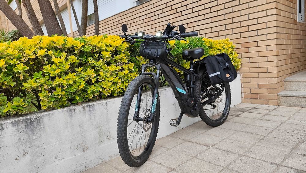 E-Bike BTT roda 27,5 polegadas, Marca "Cube" com motor Bosch