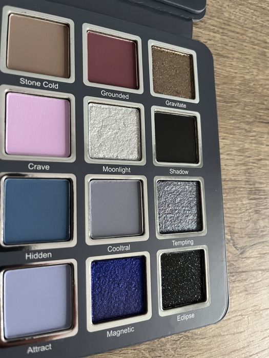 Cosmic Brushes paleta cieni Cooltrals