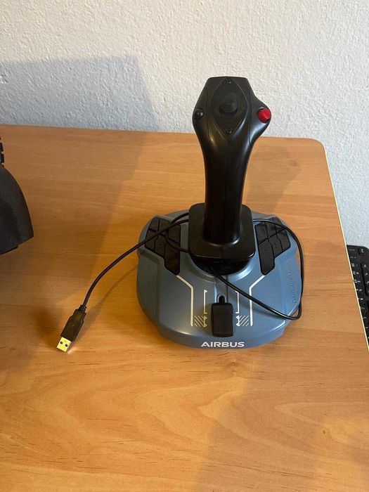 Cockpit Flight Simulator Completo – Honeycomb + Thrustmaster + USB