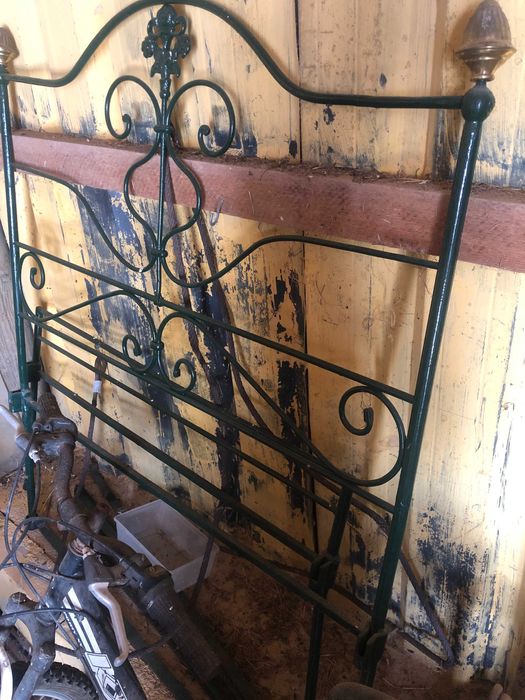 4 camas de ferro antigas solteiro/4 old iron beds single