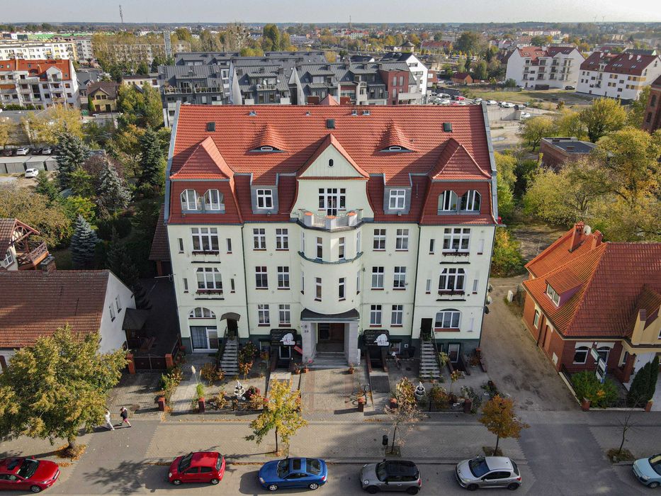 Usługi dronem, dron: filmowanie, fotografia. Nieruchomości, budynki.