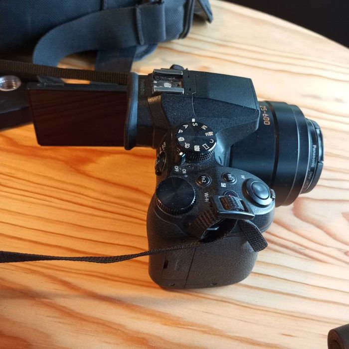 Câmara digital Lumix FZ300 com acessórios