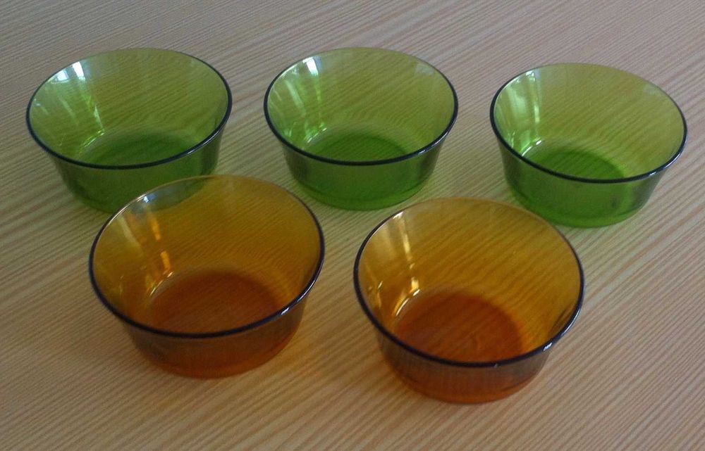varios conjuntos de taças de vidro