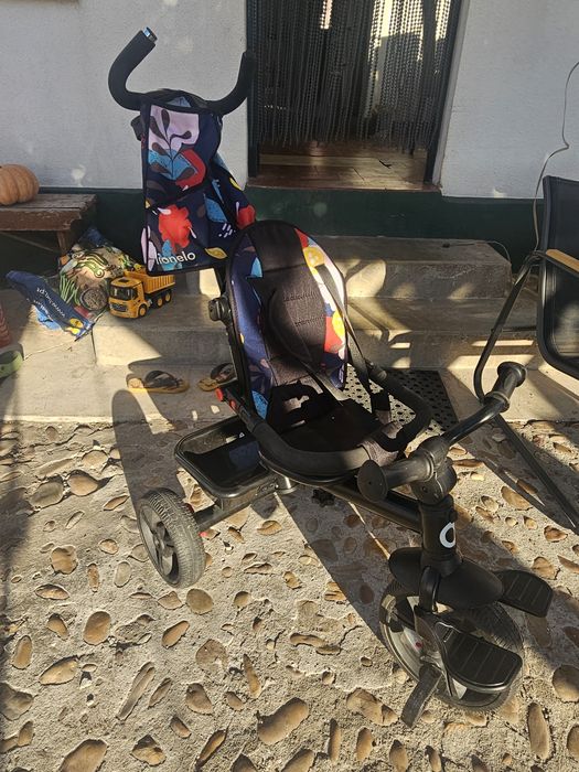 Triciclo de criança Lionelo, em excelente estado, usado apenas 3 ou 4 vezes.
