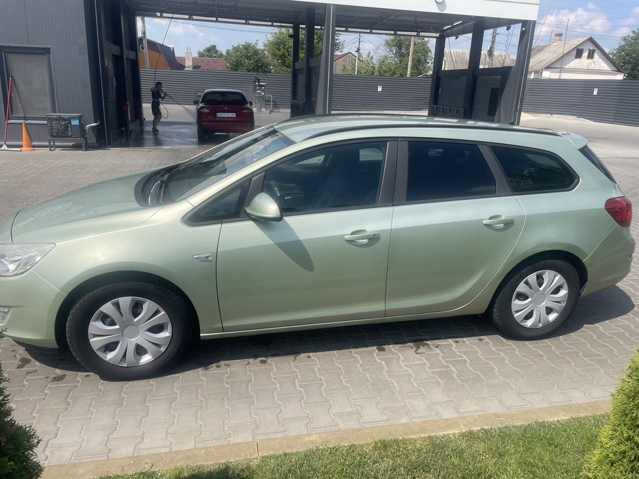 Opel Astra J 2011