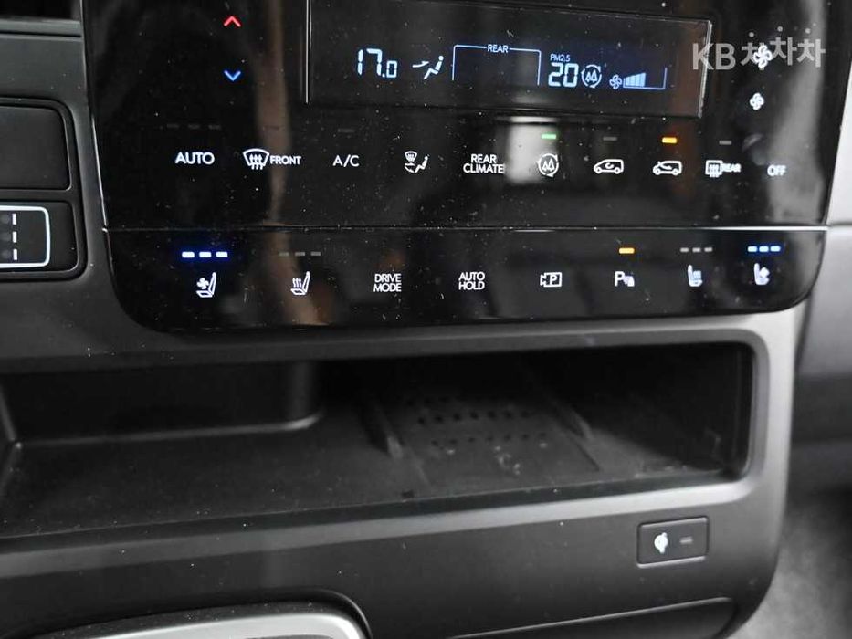 Hyundai Staria 2023 2.2 CRDi Modern (9 місць) — Для сім'ї та подорожей!