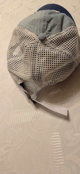 Bejsbolówka siateczkowa męska.