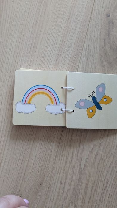 Drewniana książeczka dla dzieci