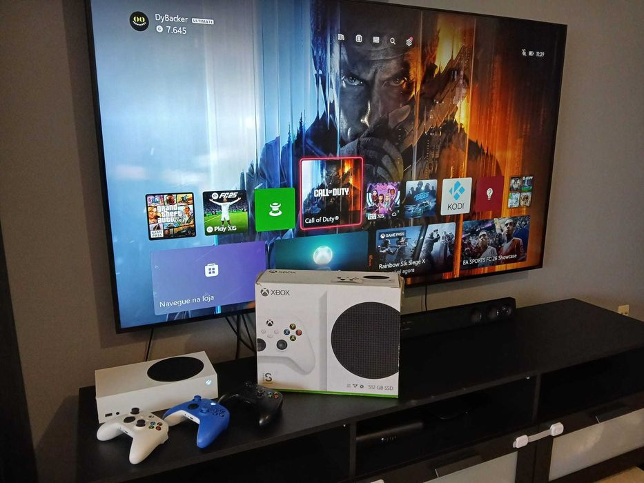 Xbox Series S com 2 comandos