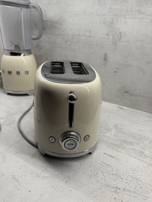 Toster smeg opiekacz beżowy srebrny nowoczesny