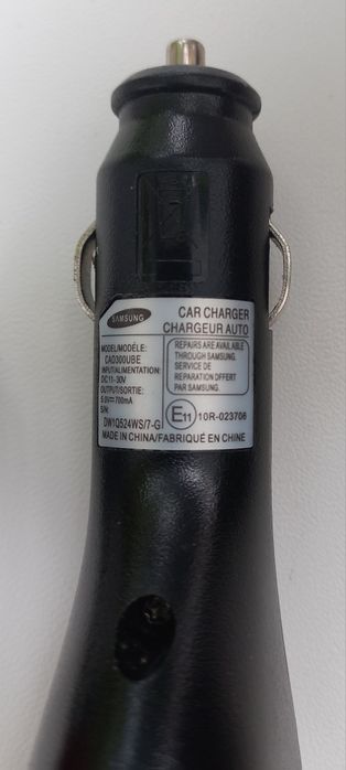 Автомобильная зарядка Samsung  CAD300UBE, б/у. разъём micro USB.