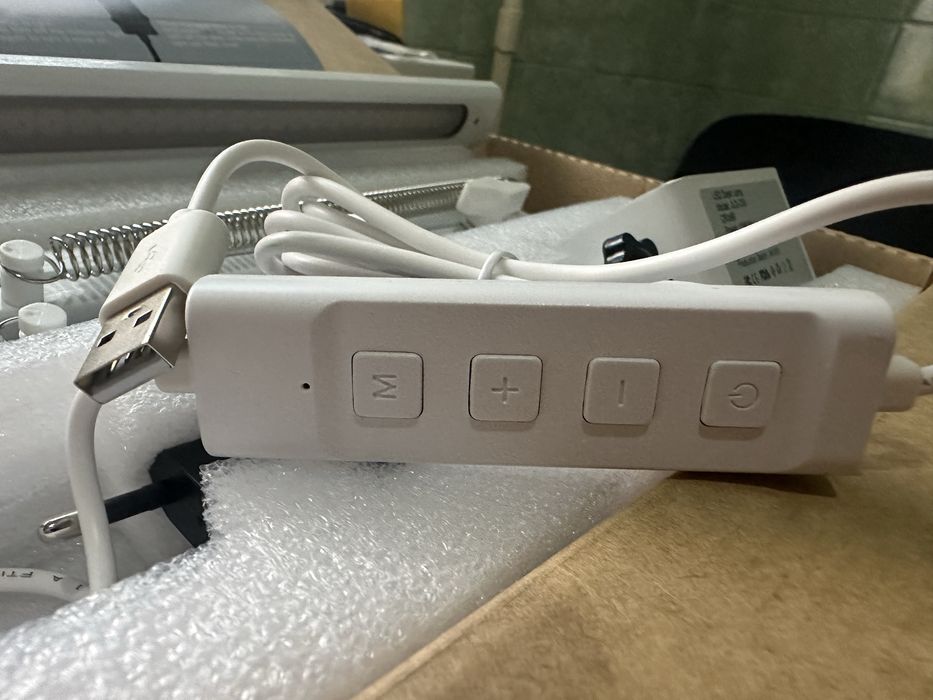 Led лампа настільна біла 12w