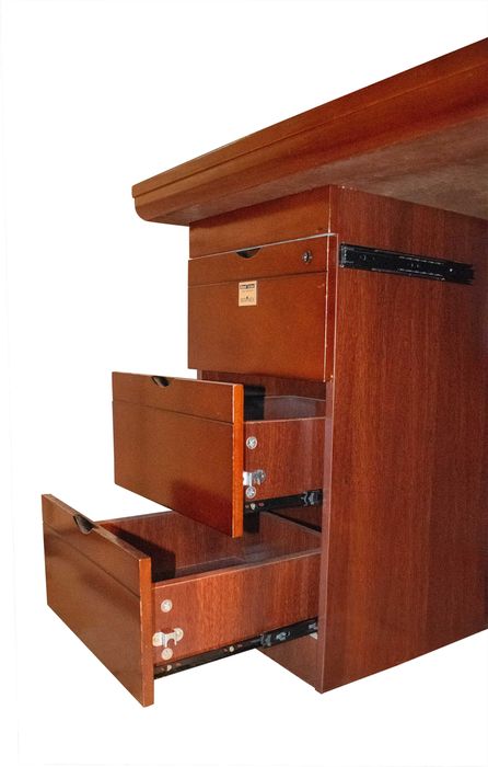 Drewniane biurko premium dostawa na terenie Warszawy gratis