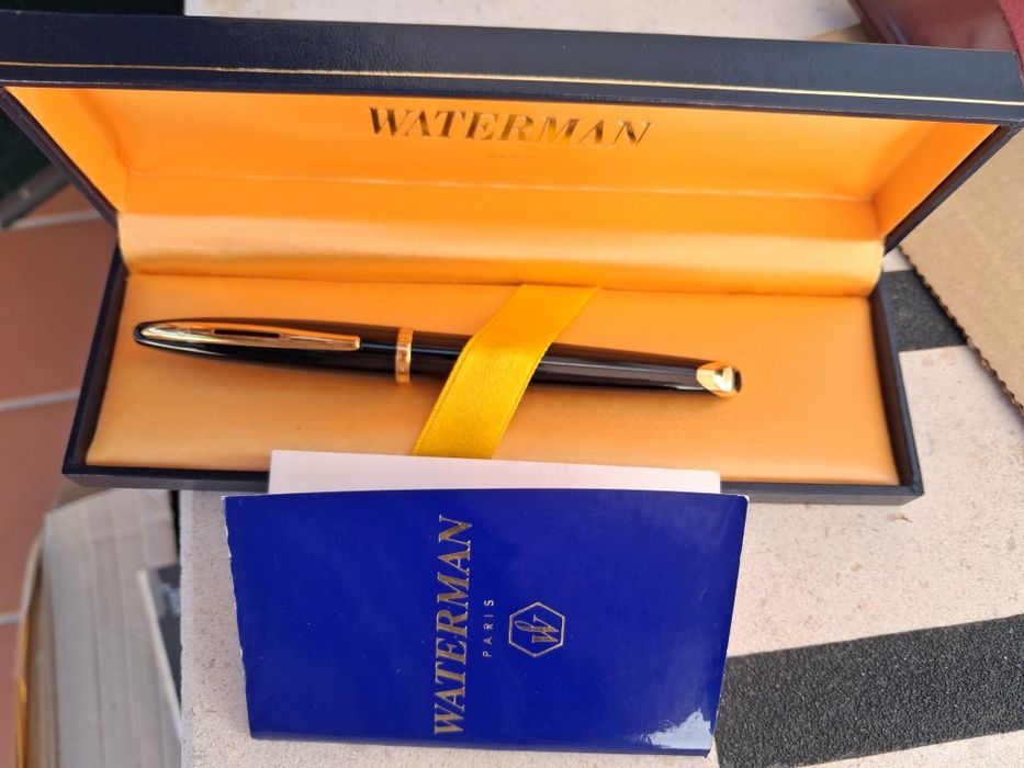 Caneta tinteiro Waterman Carene preta e dourado