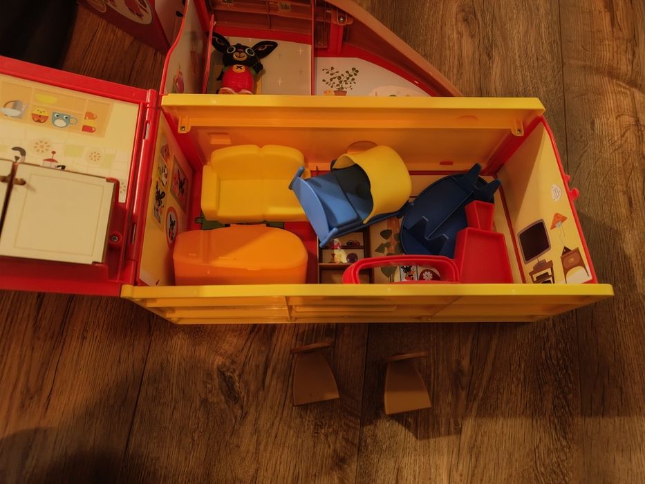 Domek Binga z figurkami