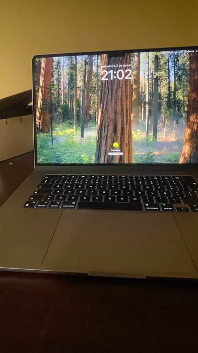 MacBook Air 15” M3 (2024) - Luz das Estrelas - 8GB / 256GB SSD