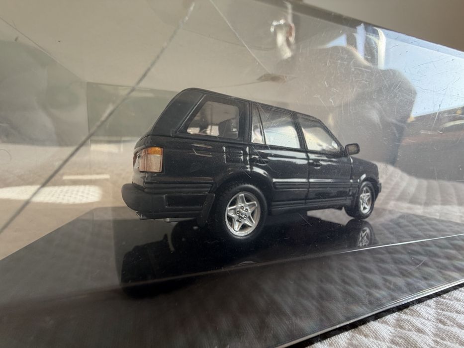Miniatura Range Rover 4.6 HSE – Escala 1:43 – Preta | Coleção