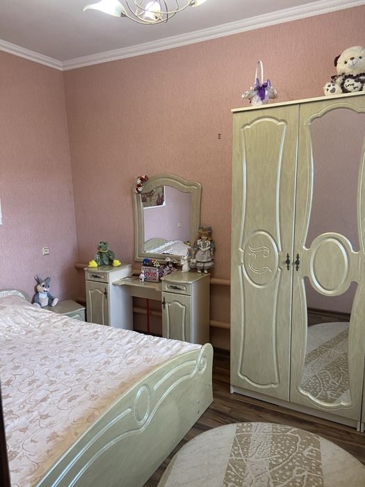 Продам будинок + комерція біля водойми, 5 кімнат, гараж на 2а/м