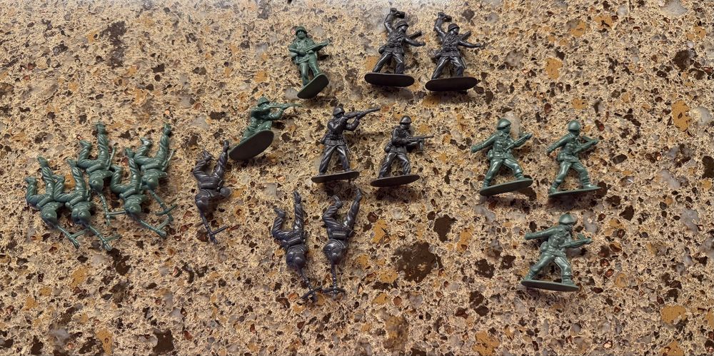 Набор пластиковых фигурок солдатиков