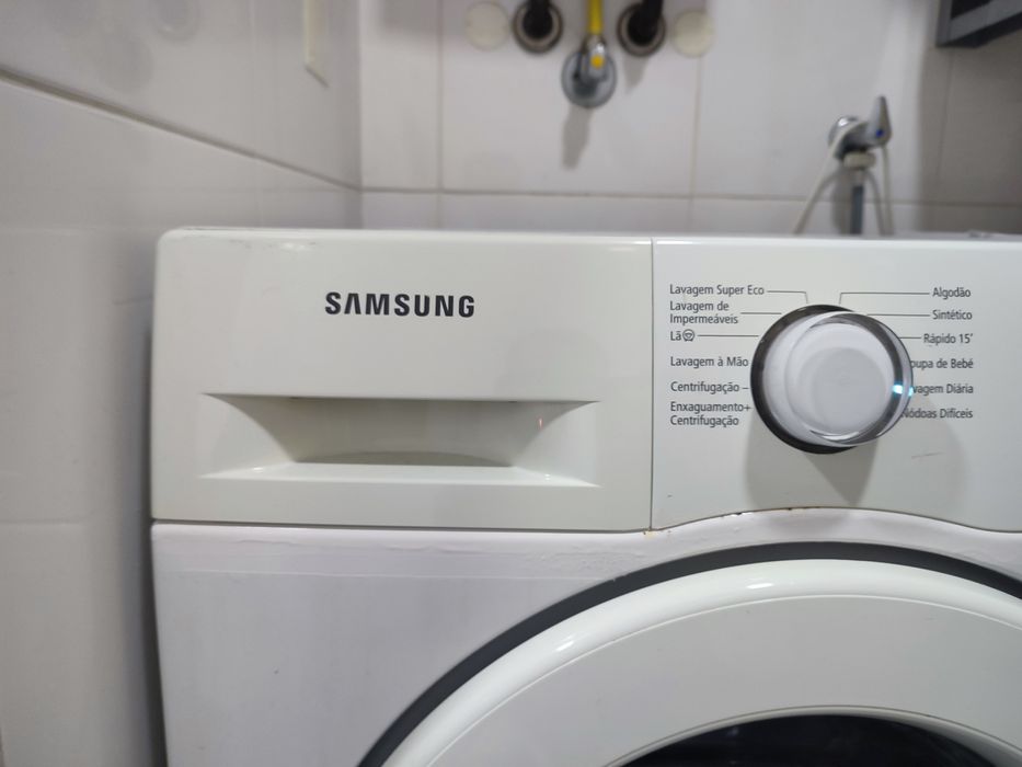 Máquina de lavar roupa Samsung