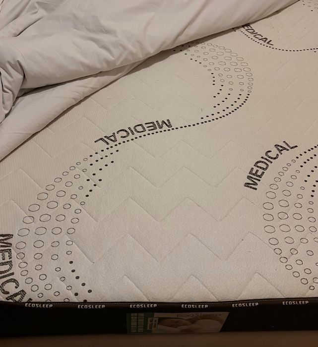 Cama casal e colchão