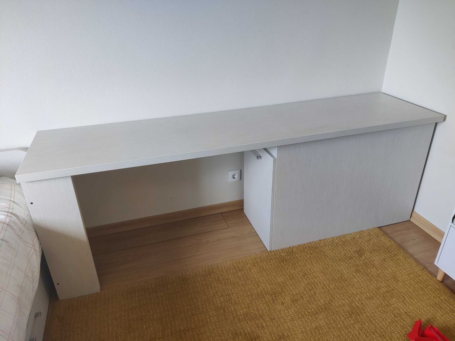 Conjunto cama e secretária