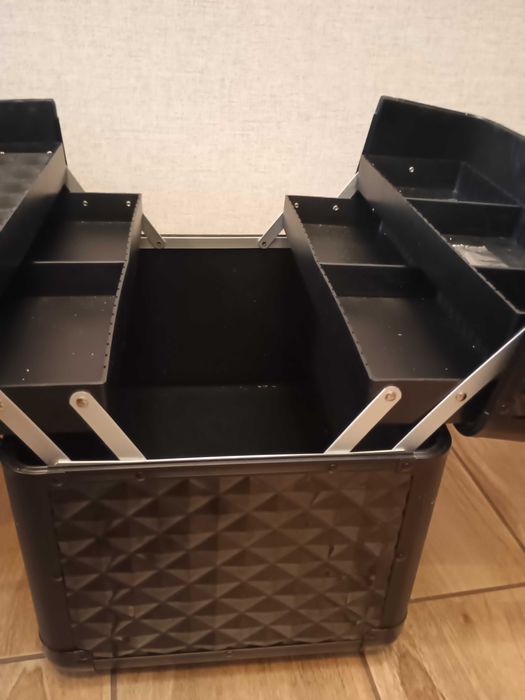 kufer na kosmetyki - czarny i okucia czarne