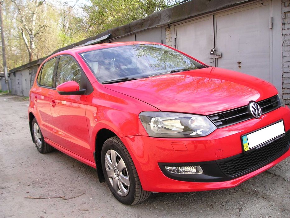 Volkswagen  Polo   Automat   2011г.  80т. км  Как  новый.  Макс.  комп