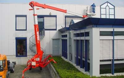 Usługi podnośnikiem koszowym na gąsienicach 23m_ 98cm szerokości pająk