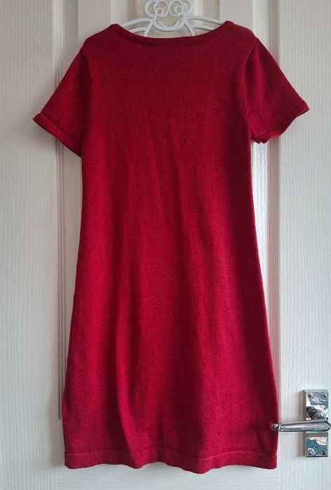 Czerwona sukienka przetykana błyszczącą nitką H&M