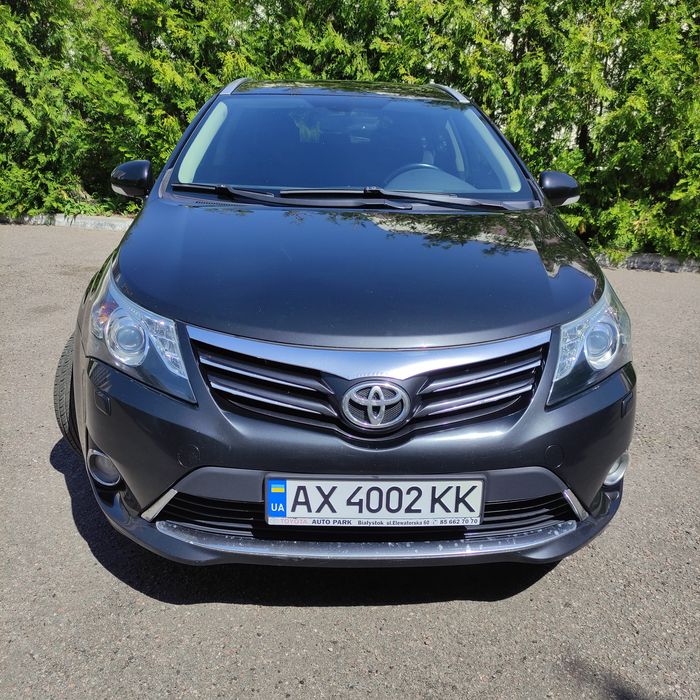 Toyota avensis . 2 л дизель 2014 г
