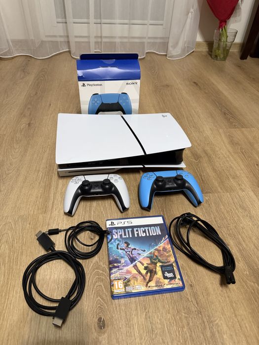 PlayStation 5 Slim 1TB z napędem + 2 pady + Split Fiction