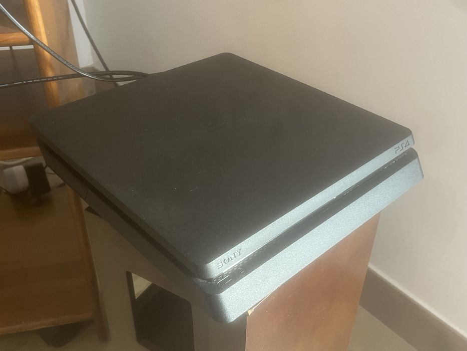 Ps4 Slim 500Gb (408Gb) + comando + 3 jogos