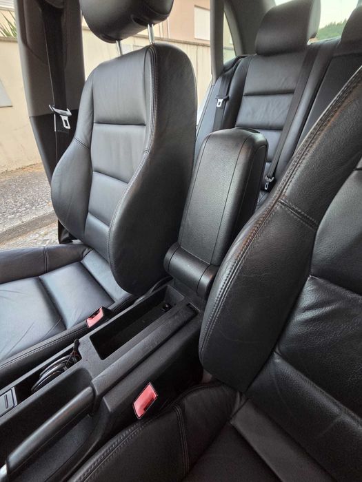 Audi A4 3.0 V6 Quattro – 220 CV | Caixa Automática | Excelente Estado