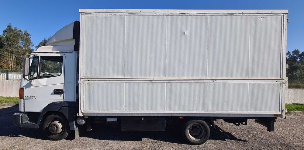 Palco Móvel Nissan Athleon, com Som, Vídeo e Luz