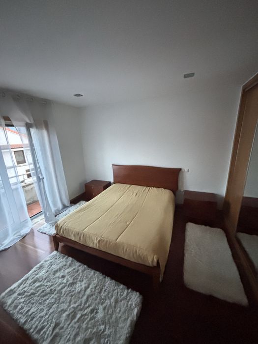 Mobiliário de quarto em madeira de cerejeira