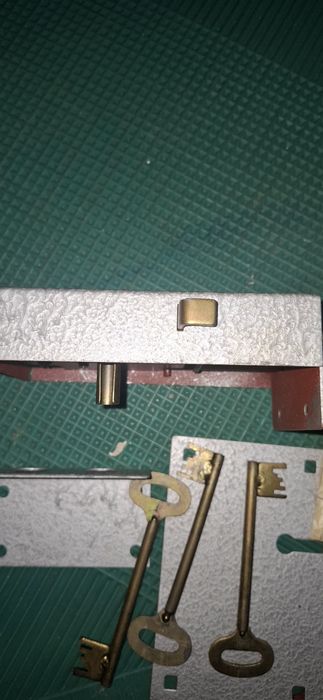 Гаражный замок жёлтые воды